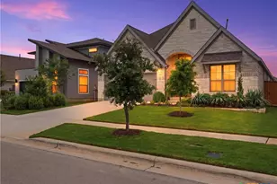 1833 Luna St, New Braunfels, TX 78132 - Photo 2