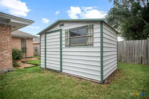 106 La Salle Blvd, Port Lavaca, TX 77979 - Photo 8