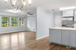 204 Berwick St, Victoria, TX 77904 - Photo 8