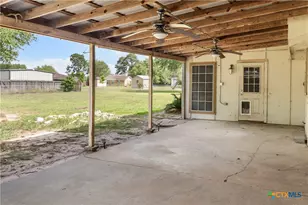 204 Berwick St, Victoria, TX 77904 - Photo 32