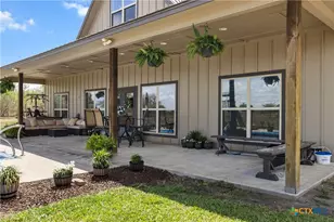 1370 E Ward St, Goliad, TX 77963 - Photo 8