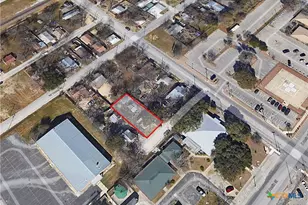 759 N Union Ave, New Braunfels, TX 78130 - Photo 2