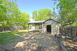 759 N Union Ave, New Braunfels, TX 78130 - Photo 8