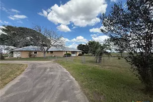 4489 Co Rd 240, Hallettsville, TX 77964 - Photo 8