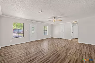 906 E Avenue D, Lampasas, TX 76550 - Photo 8