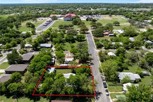 906 E Ave D, Lampasas, TX 76550 - Photo 30