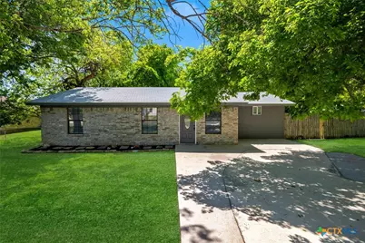 906 E Avenue D, Lampasas, TX 76550 - Photo 2