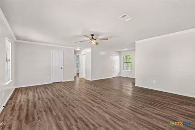 906 E Avenue D, Lampasas, TX 76550 - Photo 6