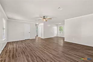 906 E Ave D, Lampasas, TX 76550 - Photo 6