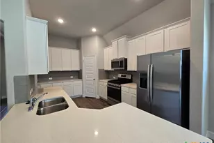 1324 Spring Row St, New Braunfels, TX 78130 - Photo 8