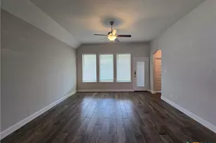 1324 Spring Row St, New Braunfels, TX 78130 - Photo 2