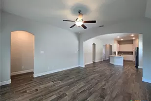 1324 Spring Row St, New Braunfels, TX 78130 - Photo 4