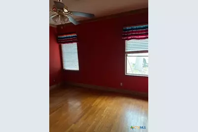 209 Highland Street, Yoakum, TX 77995 - Photo 6