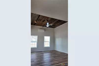 210 Julia St., Yoakum, TX 77995 - Photo 20