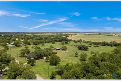 210 Julia St., Yoakum, TX 77995 - Photo 32