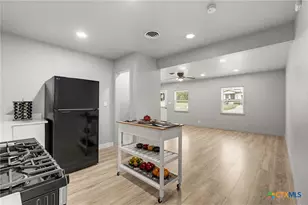 805 S 32nd St, Temple, TX 76501 - Photo 12