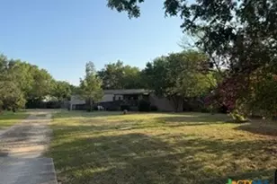 901 Tonkawa Cir, New Braunfels, TX 78130 - Photo 2