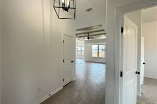 813 Eagle Cross Cv, Salado, TX 76571 - Photo 2