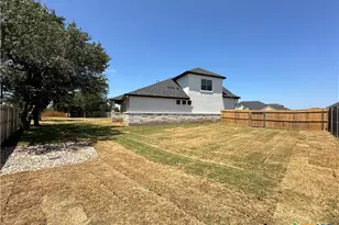 813 Golden Eagle Cv, Salado, TX 76571 - Photo 36