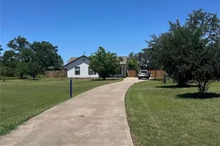 90 Huge Oak St, Bertram, TX 78605 - Photo 2