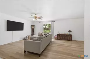 402 Colette Ct Ct, Belton, TX 76513 - Photo 6