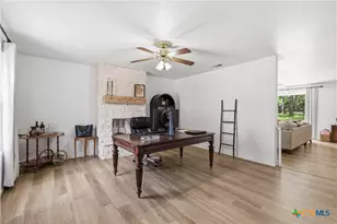 402 Colette Ct, Belton, TX 76513 - Photo 4