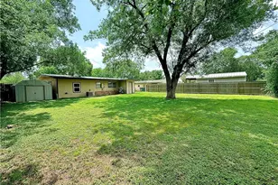 4713 Dahlia Ln, Victoria, TX 77904 - Photo 10