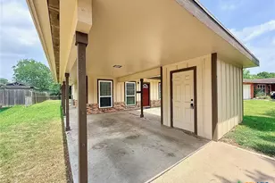 4713 Dahlia Ln, Victoria, TX 77904 - Photo 2