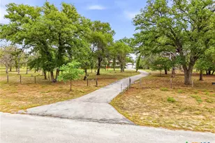 554 Cherry Ridge, Floresville, TX 78114 - Photo 4