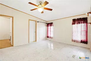 554 Cherry Ridge, Floresville, TX 78114 - Photo 18