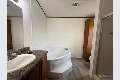 801 E Mesquite Lane, Victoria, TX 77901 - Photo 14