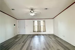 801 E Mesquite Ln, Victoria, TX 77901 - Photo 22