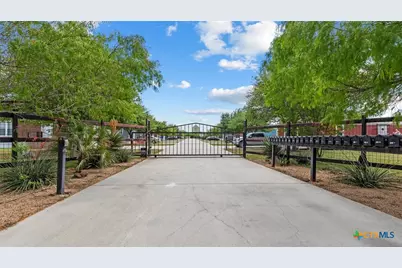 1911 Wald Road, New Braunfels, TX 78132 - Photo 2