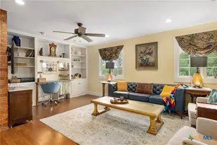 211 W Mimosa Cir, San Marcos, TX 78666 - Photo 10