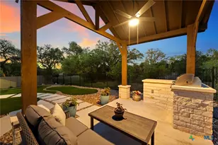 374 Bridle Trl, New Braunfels, TX 78132 - Photo 4