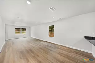 711 S 28th St, Temple, TX 76504 - Photo 8