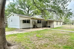 306 Turner St, Yoakum, TX 77995 - Photo 1