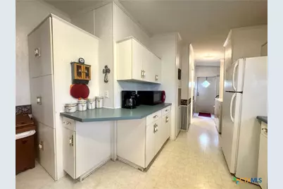 306 Turner Street, Yoakum, TX 77995 - Photo 16