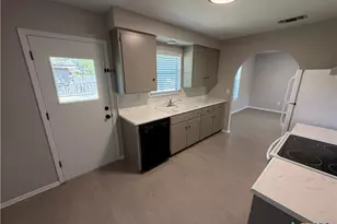 795 Albert St, New Braunfels, TX 78130 - Photo 10
