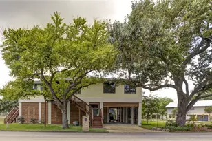 210 Royal George Cir, Mcqueeney, TX 78123 - Photo 8