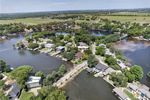 210 Royal George Cir, Mcqueeney, TX 78123 - Photo 6