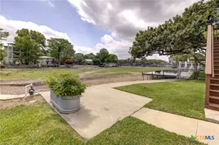 210 Royal George Cir, Mcqueeney, TX 78123 - Photo 38