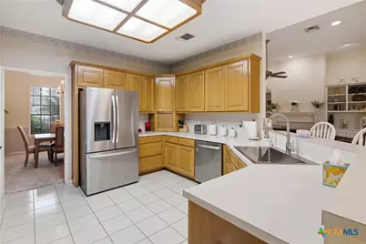 107 Lance Lane, Victoria, TX 77904 - Photo 8