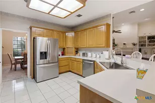 107 Lance Ln, Victoria, TX 77904 - Photo 8