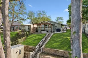 230 Lee St, Seguin, TX 78155 - Photo 8