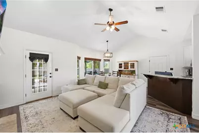 172 Rogues Hollow, Seguin, TX 78155 - Photo 6