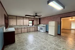 902 N 1st St, Temple, TX 76501 - Photo 8