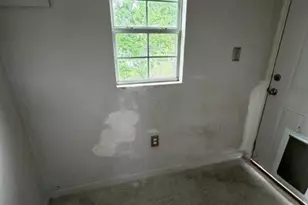 707 W Houston Ave, Seadrift, TX 77983 - Photo 6