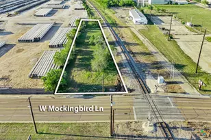 102 W Mockingbird Ln, Victoria, TX 77904 - Photo 1