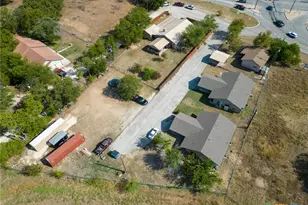 1707 E Fourth St, Lampasas, TX 76550 - Photo 6